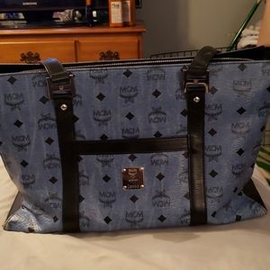 McM tote